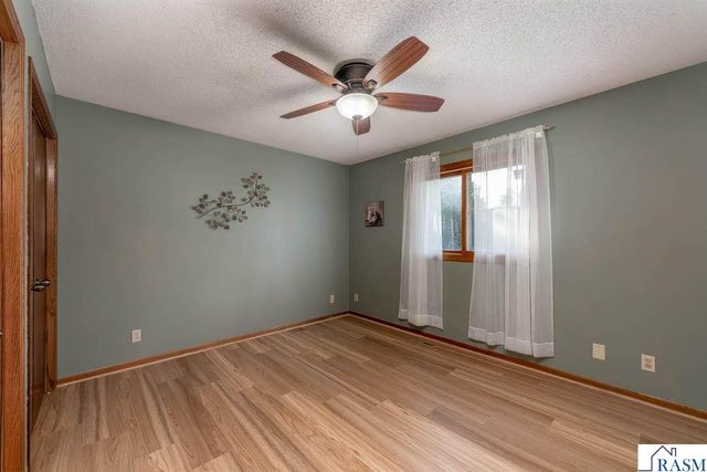 2513 Marwood Dr, Mankato, MN 56001