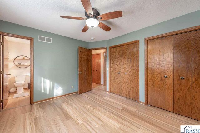 2513 Marwood Dr, Mankato, MN 56001