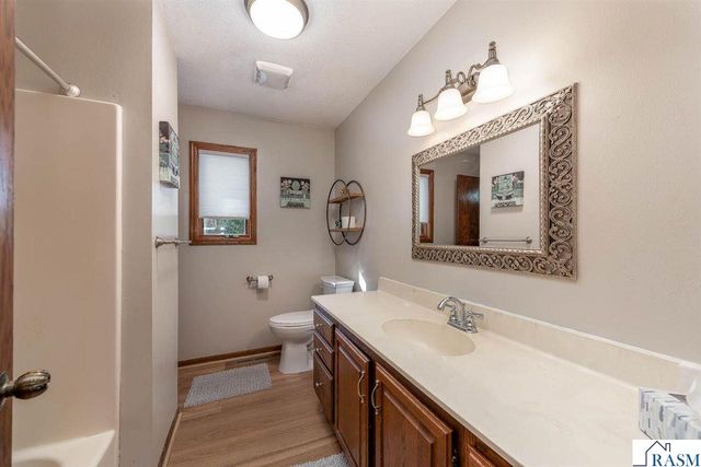 2513 Marwood Dr, Mankato, MN 56001