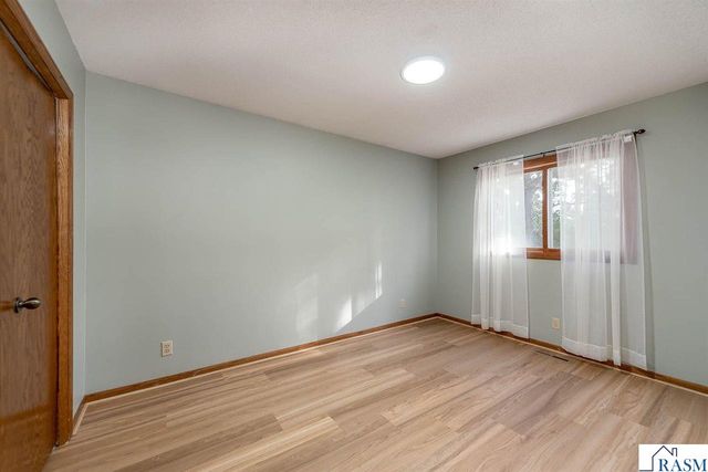 2513 Marwood Dr, Mankato, MN 56001