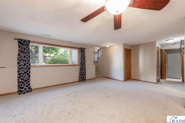 2513 Marwood Dr, Mankato, MN 56001