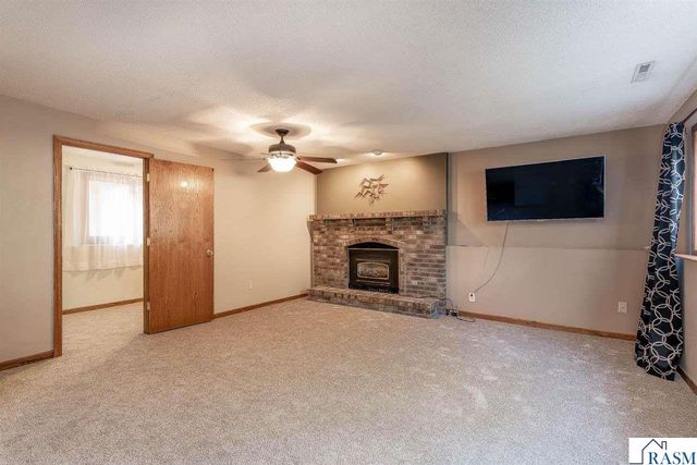 2513 Marwood Dr, Mankato, MN 56001