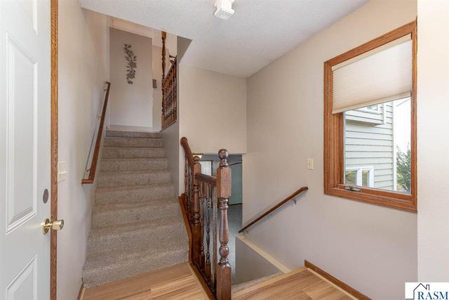 2513 Marwood Dr, Mankato, MN 56001