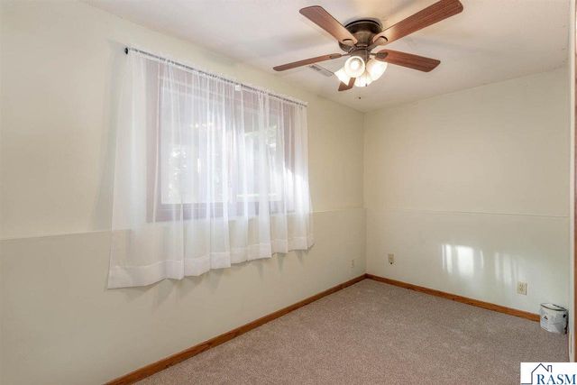 2513 Marwood Dr, Mankato, MN 56001