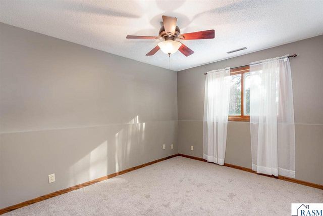 2513 Marwood Dr, Mankato, MN 56001