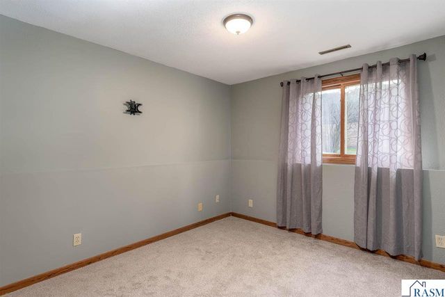 2513 Marwood Dr, Mankato, MN 56001