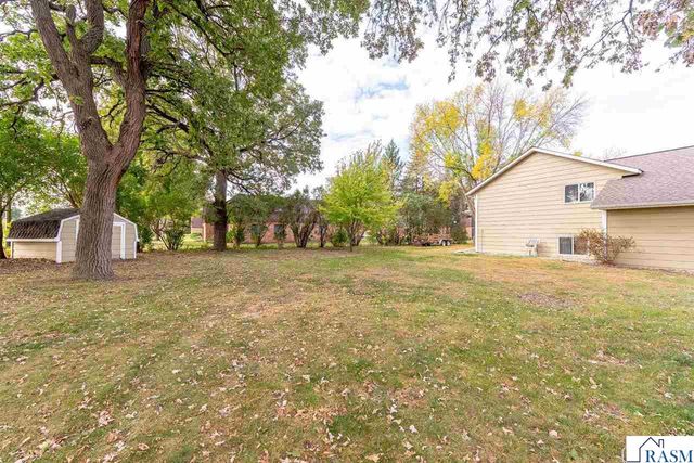 2513 Marwood Dr, Mankato, MN 56001