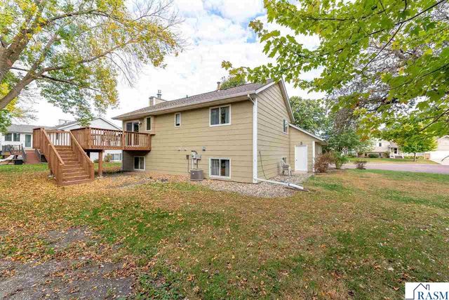 2513 Marwood Dr, Mankato, MN 56001