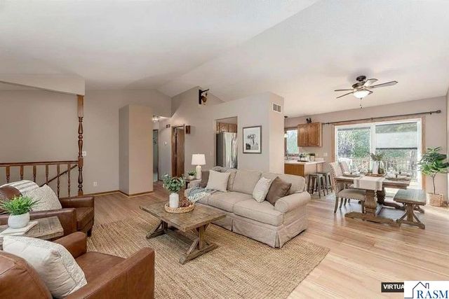 2513 Marwood Dr, Mankato, MN 56001