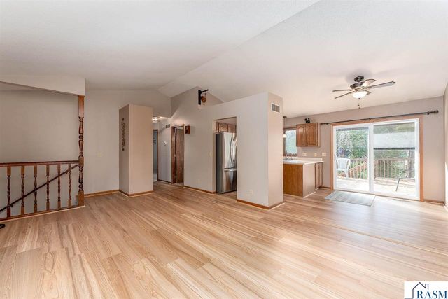 2513 Marwood Dr, Mankato, MN 56001