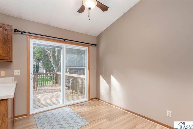 2513 Marwood Dr, Mankato, MN 56001