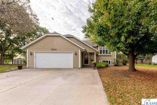 2513 Marwood Dr, Mankato, MN 56001
