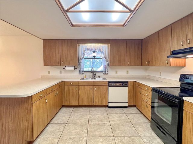 301 S WELLS AVENUE, Avon Park, FL 33825