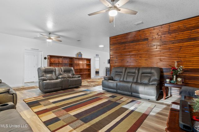 6817 Martin Bluff Road, Gautier, MS 39553