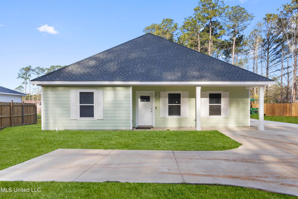 6817 Martin Bluff Road, Gautier, MS 39553
