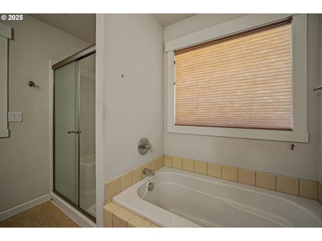 1897 Ne LUCY BELLE St, Mc Minnville, OR 97128