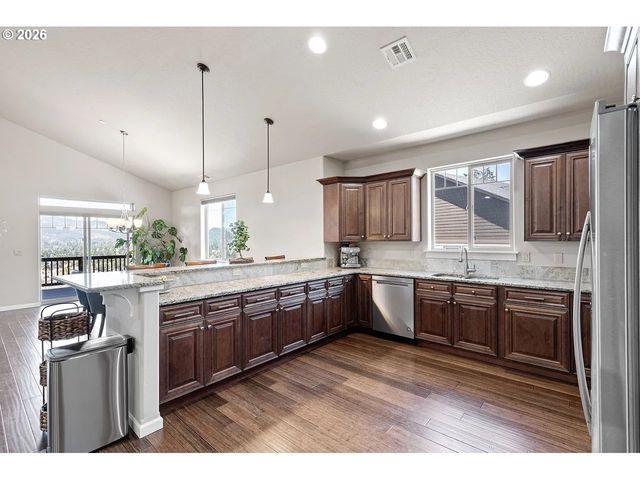 6451 DOGWOOD St, Springfield, OR 97478