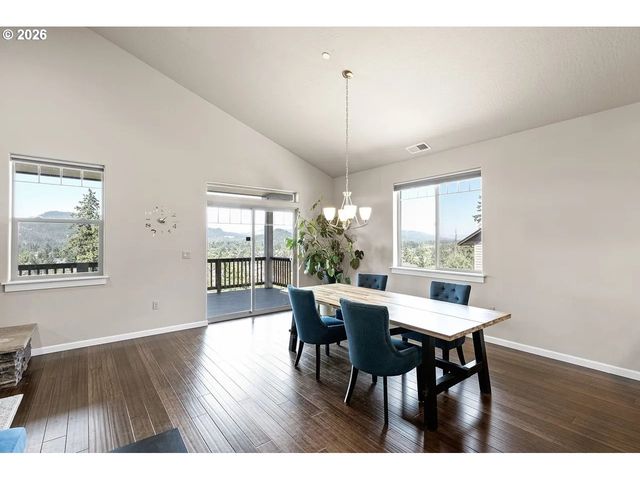 6451 DOGWOOD St, Springfield, OR 97478