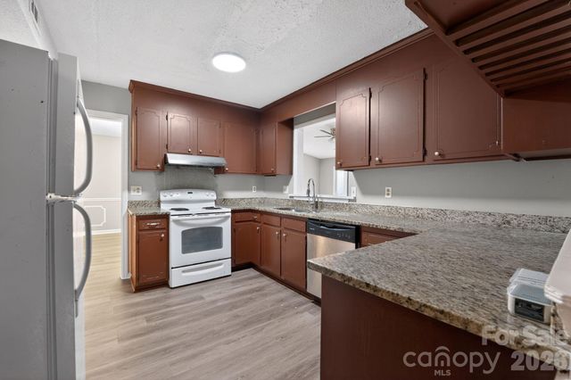 7129 Walnut Wood Drive, Charlotte, NC 28227