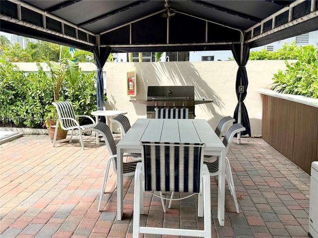 121 Golden Isles Dr 904, Hallandale Beach, FL 33009