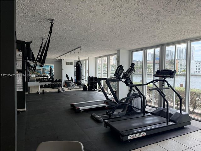 121 Golden Isles Dr 904, Hallandale Beach, FL 33009