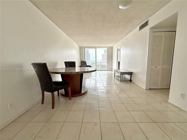 121 Golden Isles Dr 904, Hallandale Beach, FL 33009