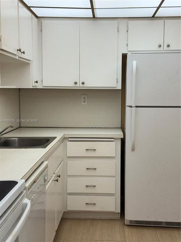 121 Golden Isles Dr 904, Hallandale Beach, FL 33009