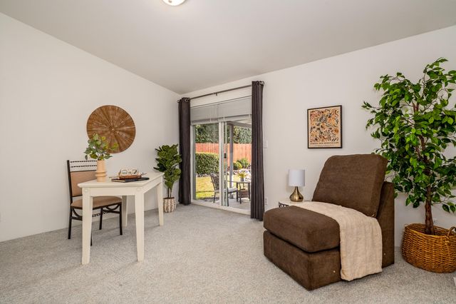 555 Freeman Road 73, Central Point, OR 97502