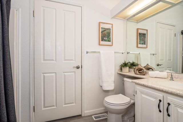 555 Freeman Road 73, Central Point, OR 97502