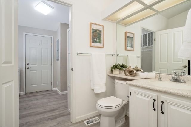 555 Freeman Road 73, Central Point, OR 97502