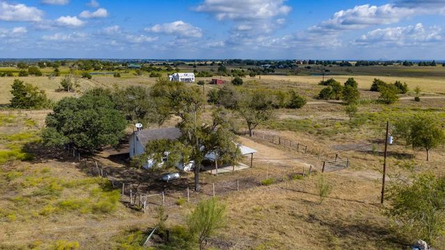 624 Berger Road, Schulenburg, TX 78945