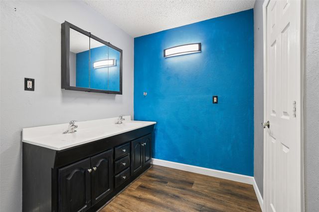 204 E Avenue D, Garland, TX 75040