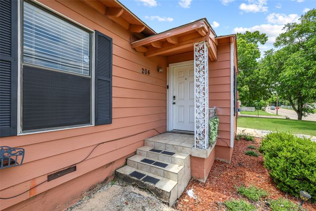 204 E Avenue D, Garland, TX 75040