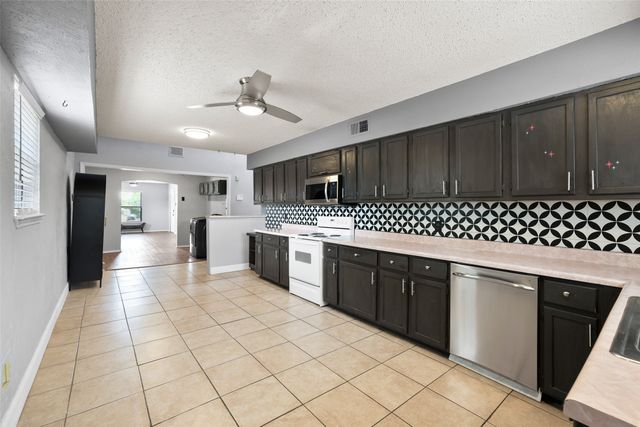 204 E Avenue D, Garland, TX 75040