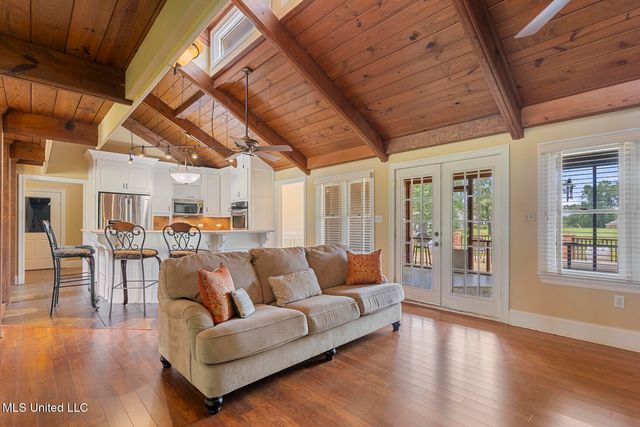 592 S Deerfield Drive, Canton, MS 39046