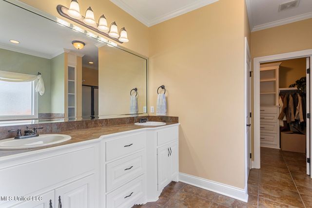 592 S Deerfield Drive, Canton, MS 39046
