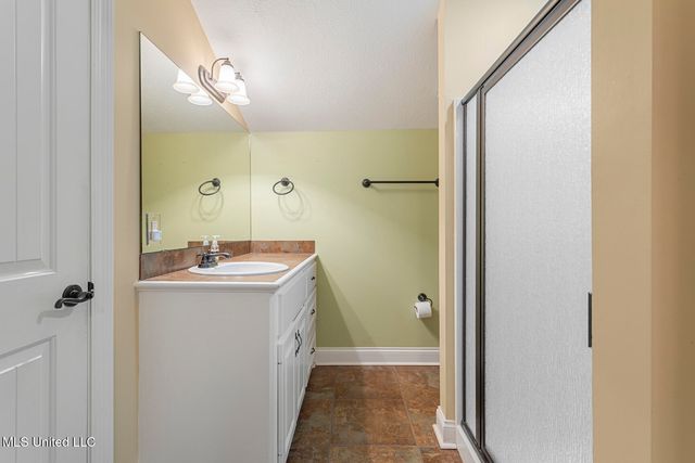 592 S Deerfield Drive, Canton, MS 39046