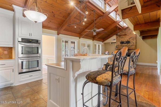 592 S Deerfield Drive, Canton, MS 39046