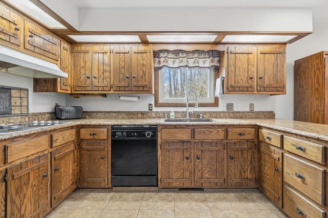 7224 Maple LANE, Hartford, WI 53027