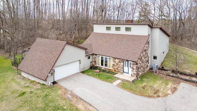 7224 Maple LANE, Hartford, WI 53027