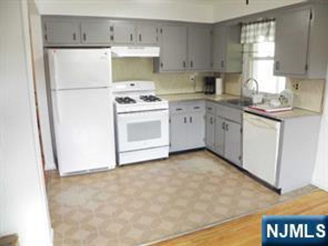 15 Vogt Lane, Little Ferry, NJ 07643