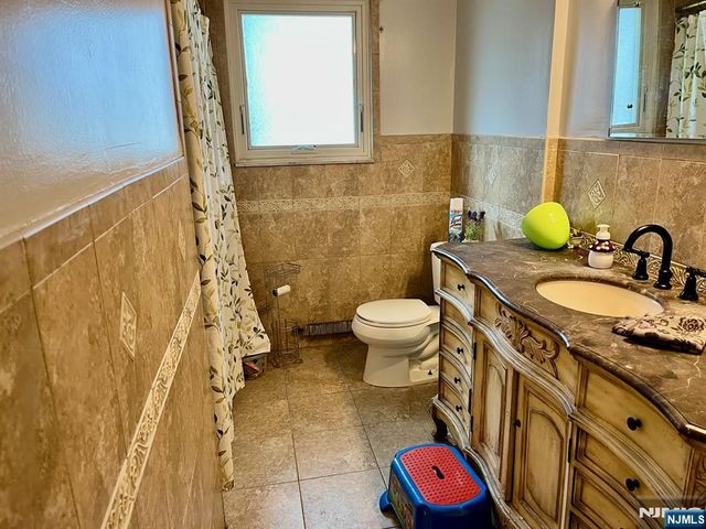 15 Vogt Lane, Little Ferry, NJ 07643