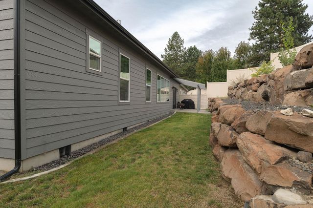 8609 E Hazelwood Ln, Spokane, WA 99212