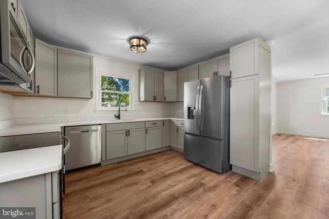 12 OAK ST, Cambridge, MD 21613