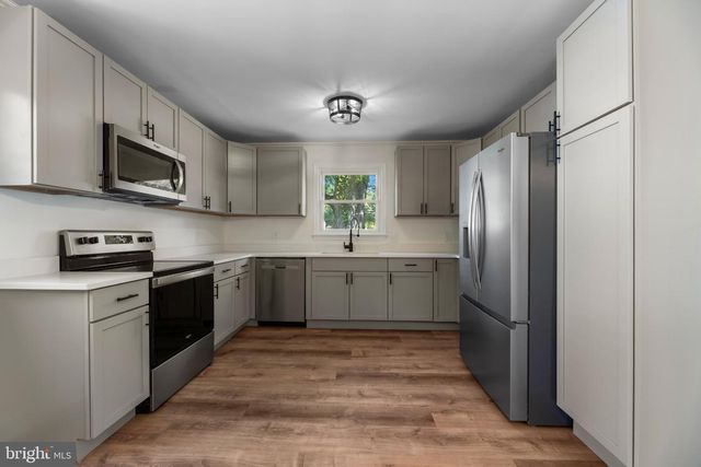 12 OAK ST, Cambridge, MD 21613