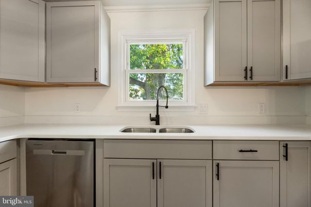 12 OAK ST, Cambridge, MD 21613