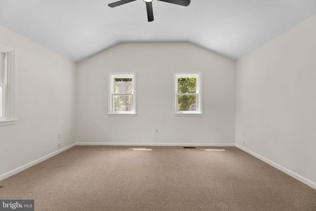 12 OAK ST, Cambridge, MD 21613