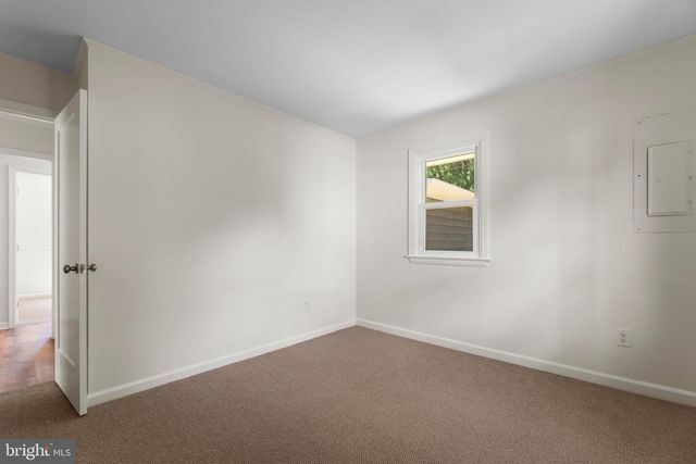 12 OAK ST, Cambridge, MD 21613