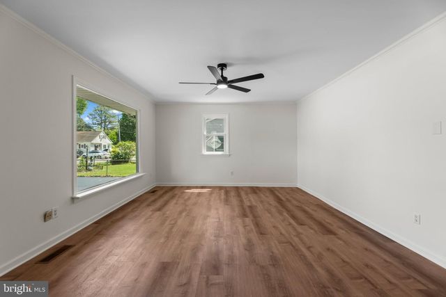 12 OAK ST, Cambridge, MD 21613