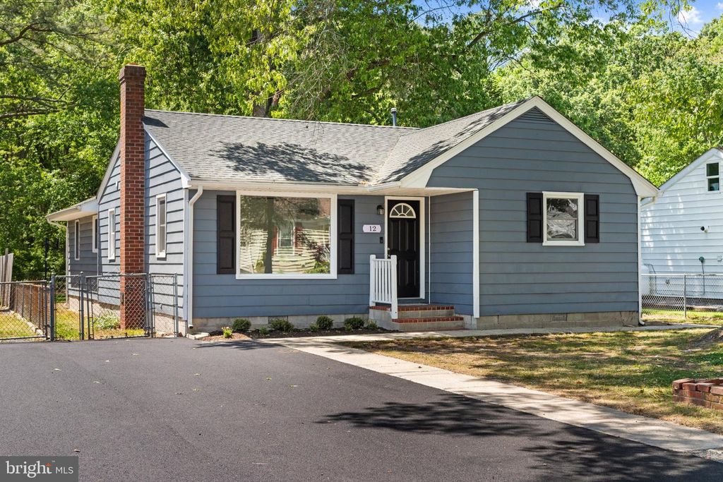 12 OAK ST, Cambridge, MD 21613